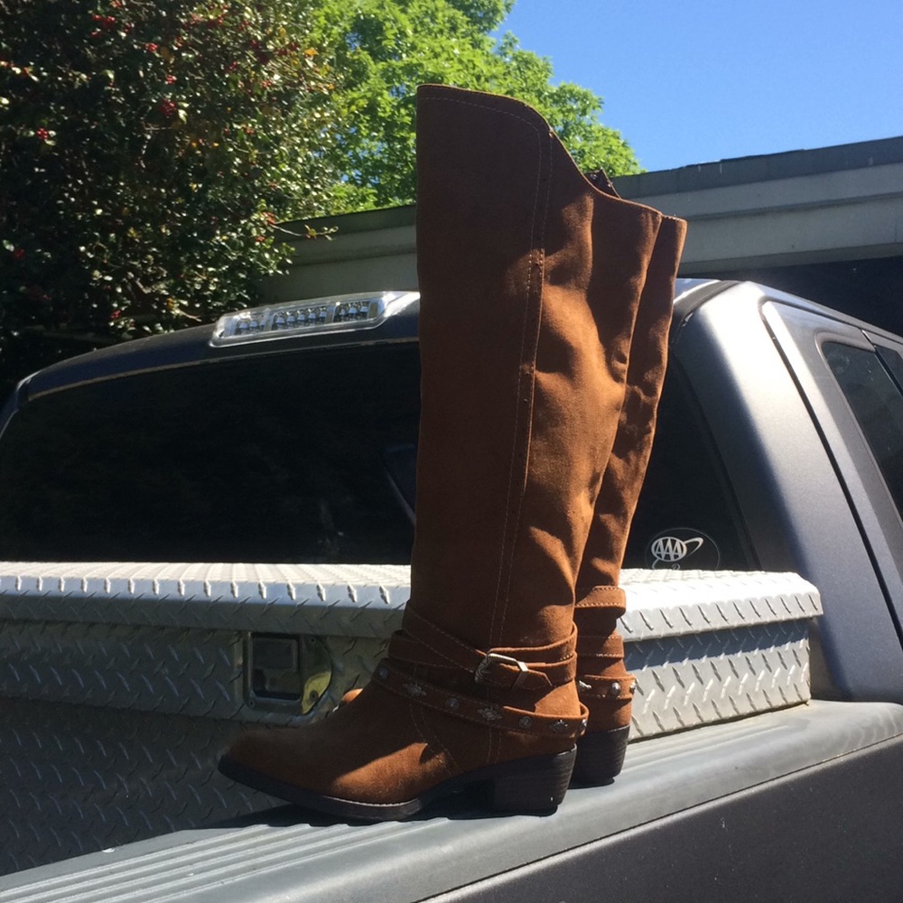 NWOT Tall, suede like , medium brown boots size 6M